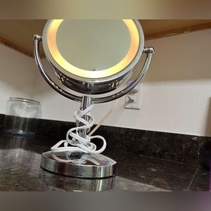 Light up vanity mirror